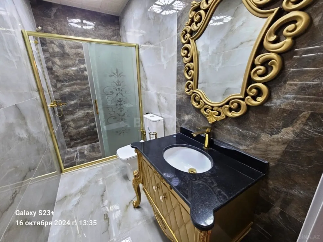 Satılır 4 otaqlı mənzil 205 m²