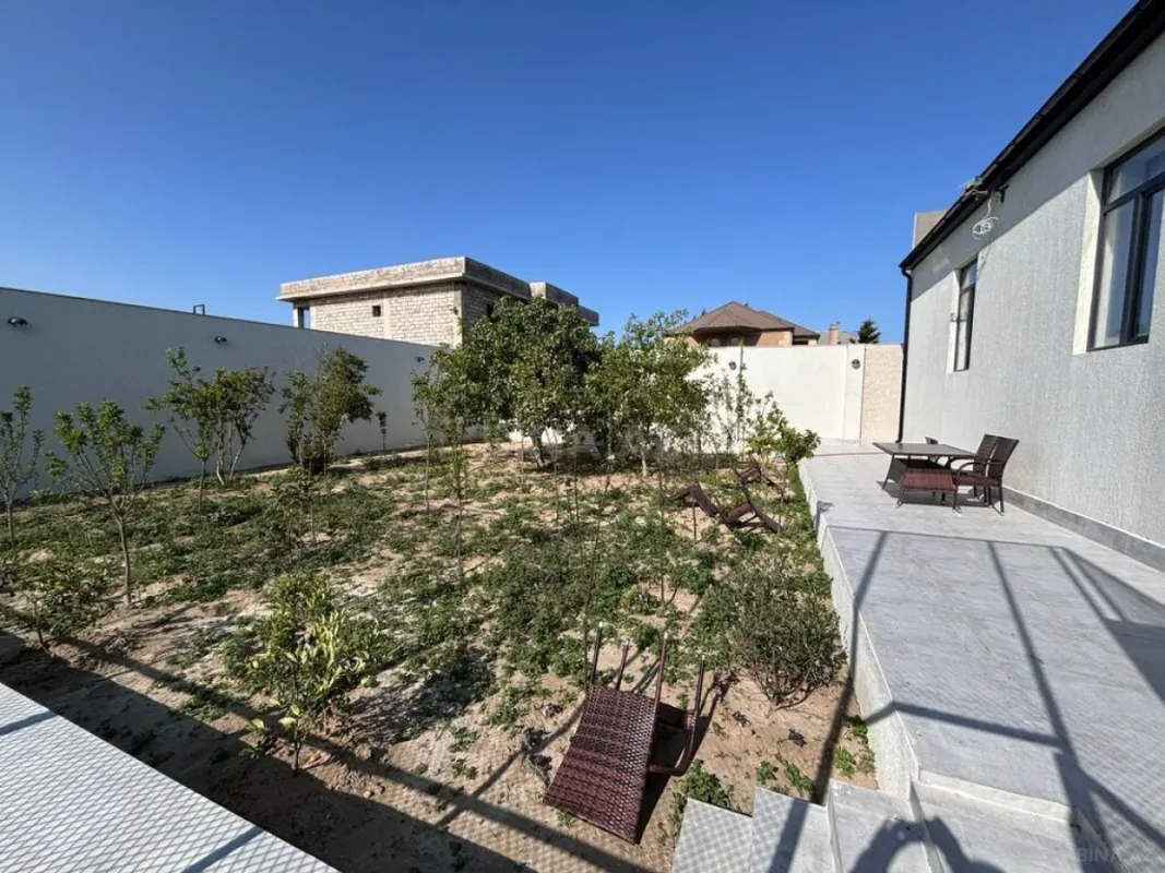 Satılır 4 otaqlı həyət evi 250 m²