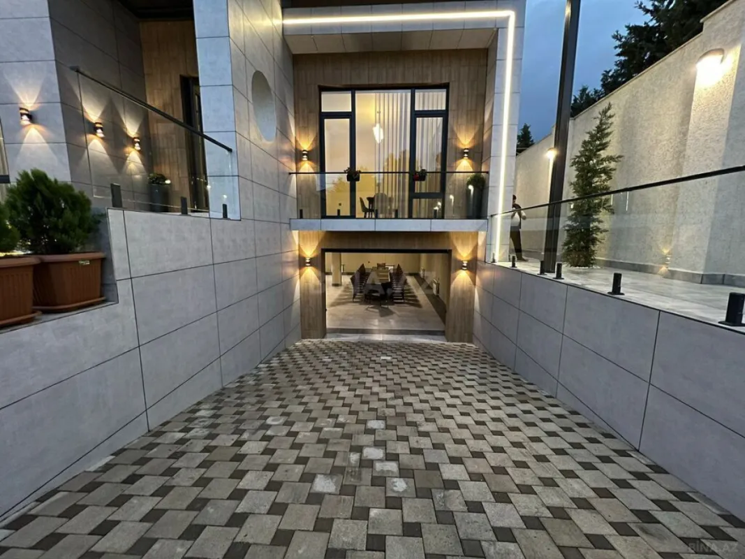 Satılır 4 otaqlı həyət evi 250 m²