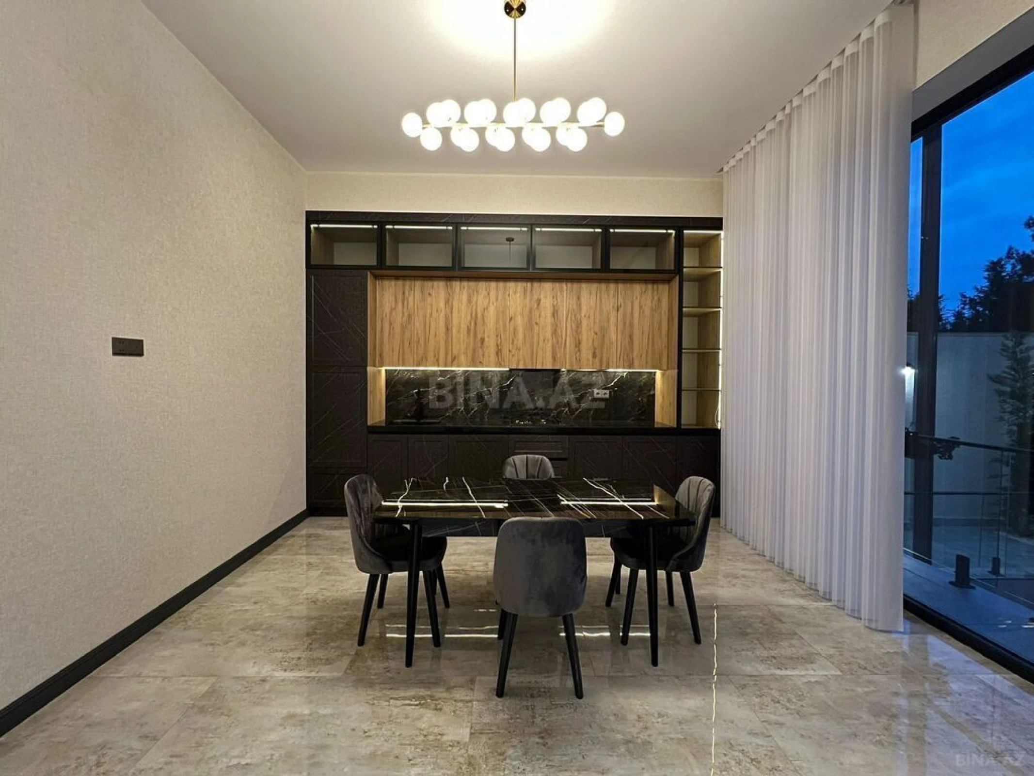Satılır 4 otaqlı həyət evi 250 m²