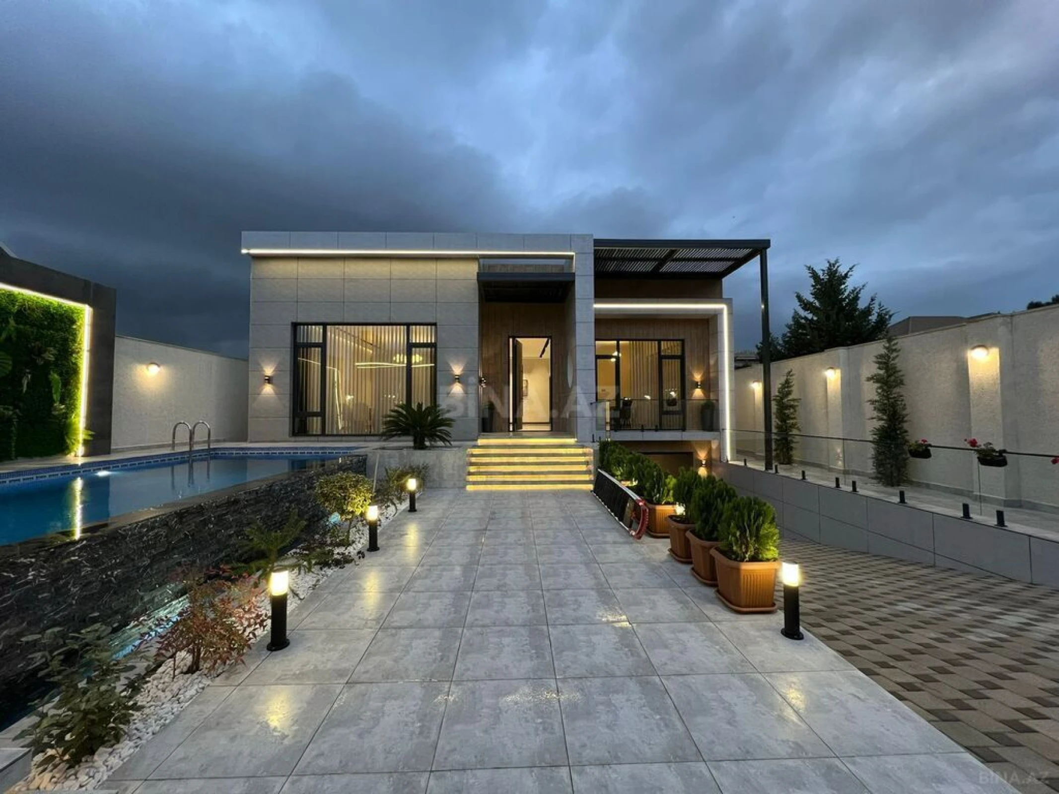 Satılır 4 otaqlı həyət evi 250 m²