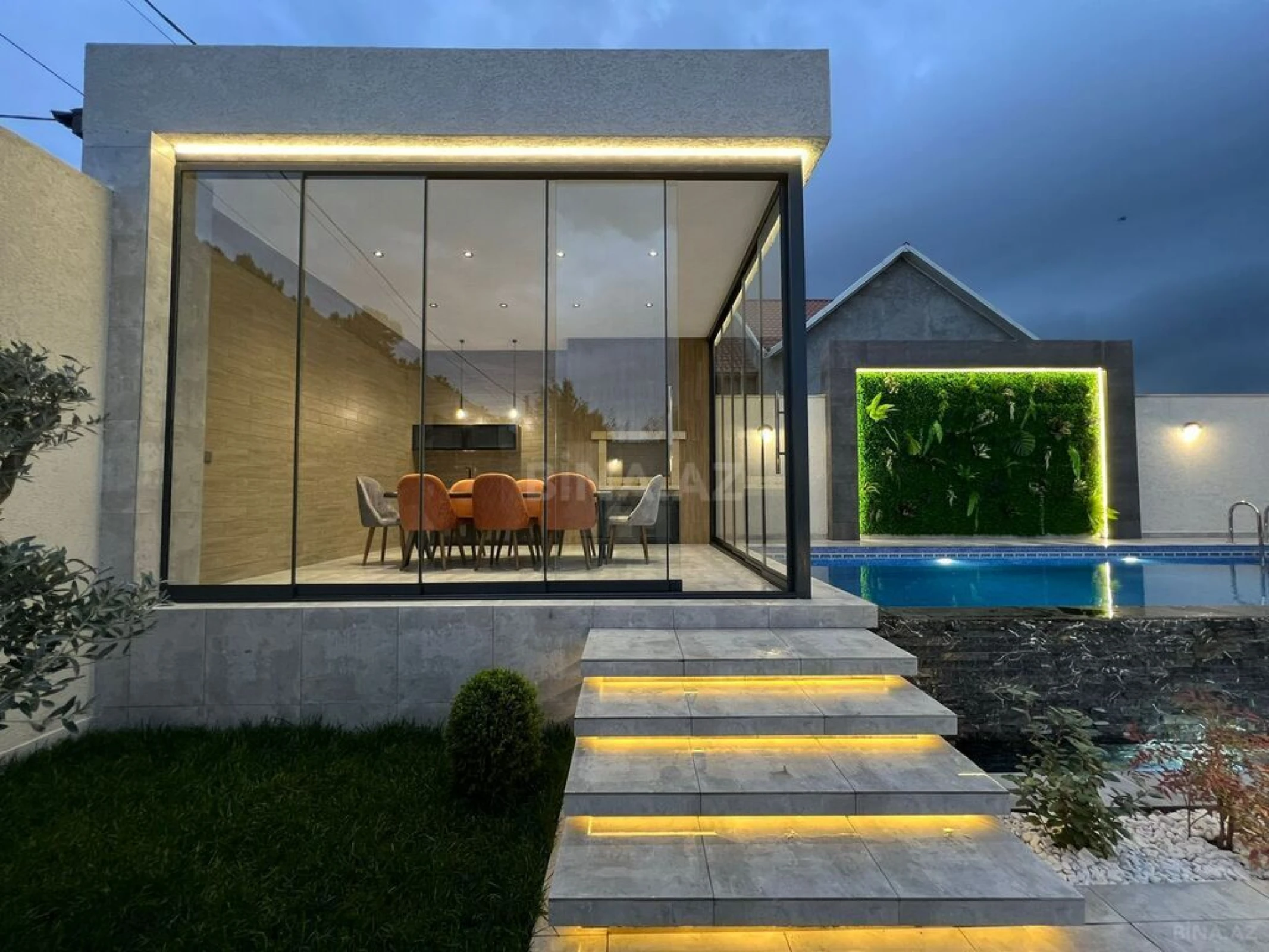 Satılır 4 otaqlı həyət evi 250 m²