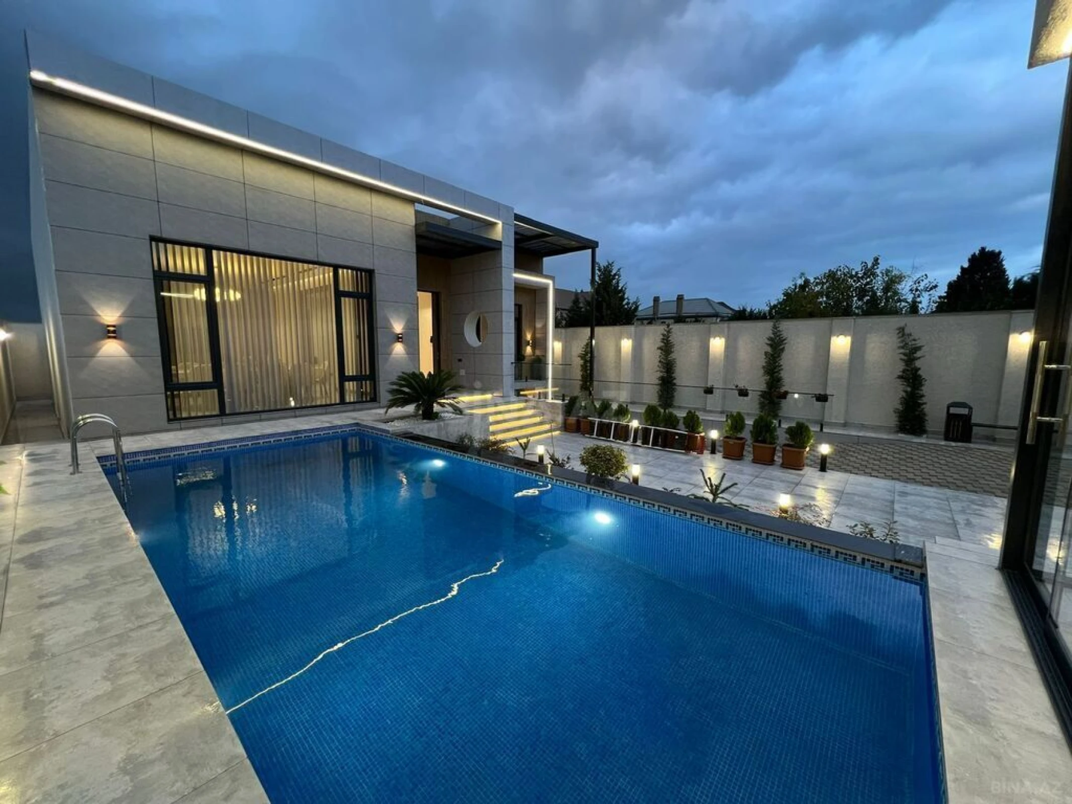 Satılır 4 otaqlı həyət evi 250 m²