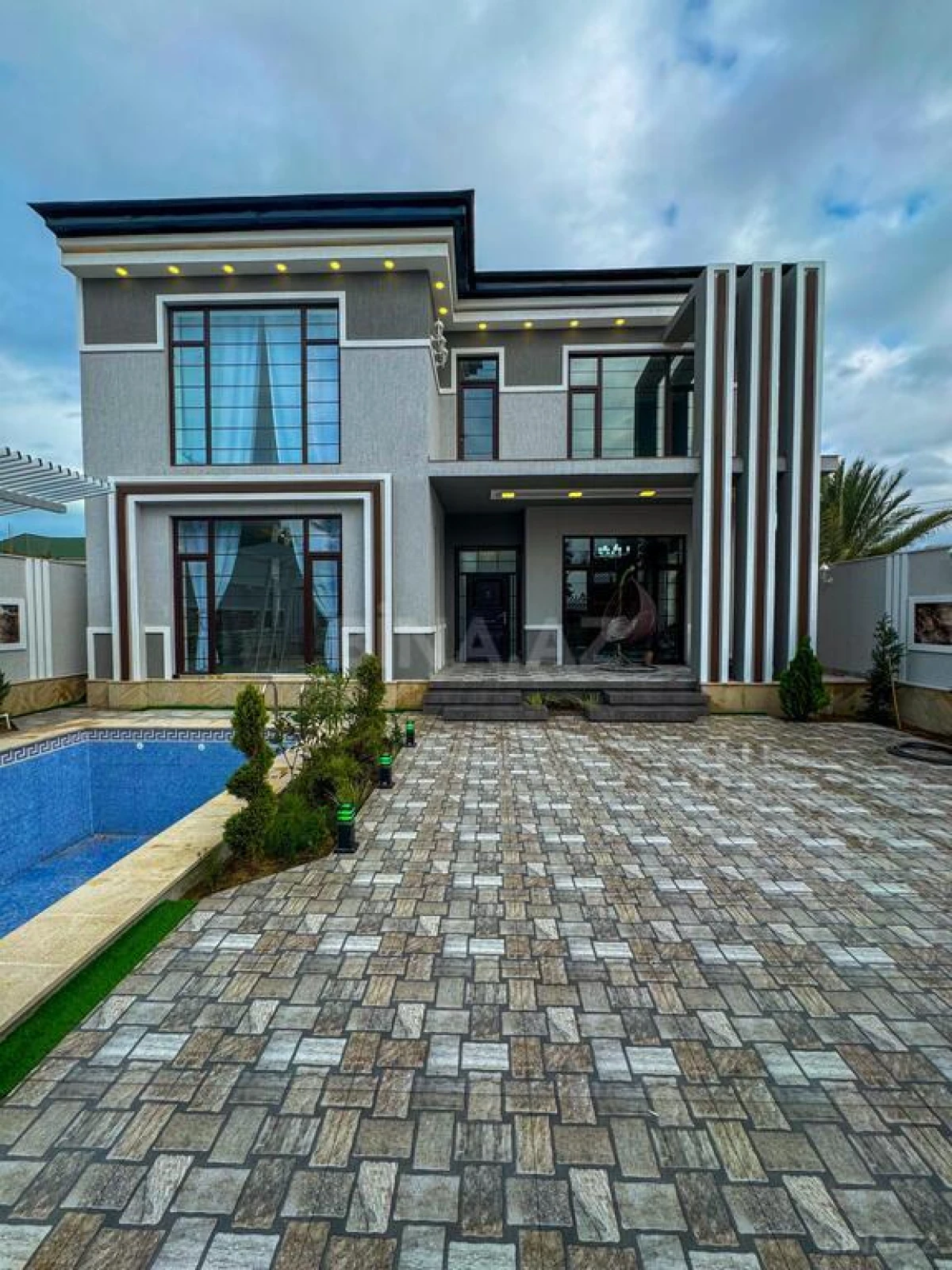 Satılır 5 otaqlı həyət evi 200 m²