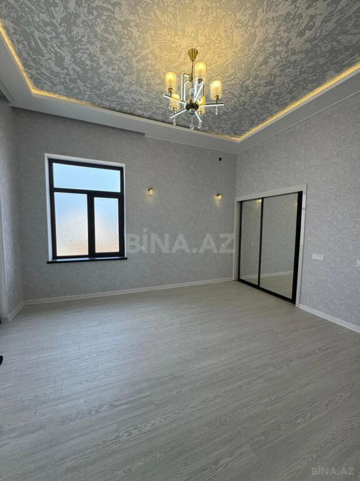 Satılır 5 otaqlı həyət evi 200 m²