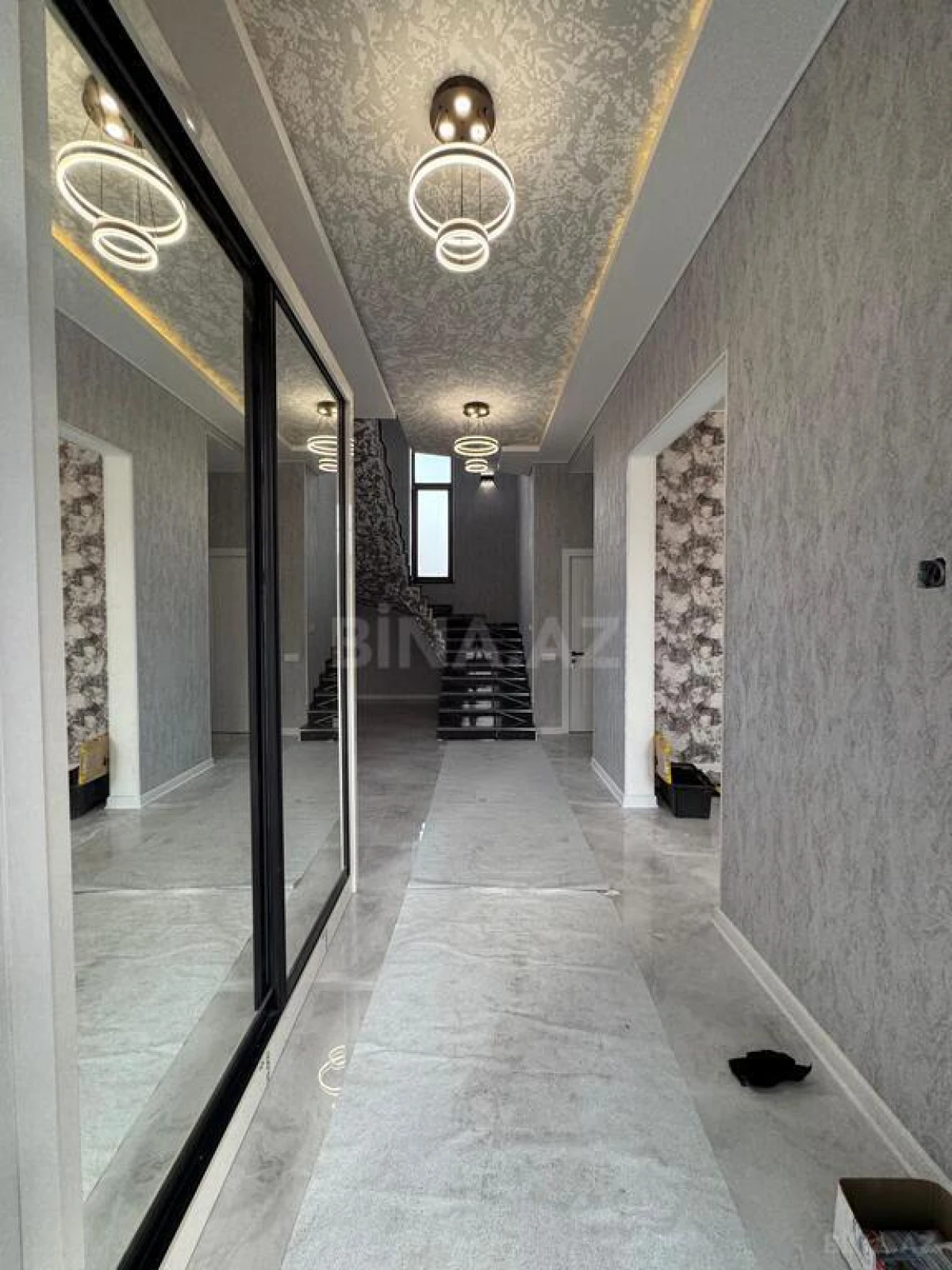 Satılır 5 otaqlı həyət evi 200 m²