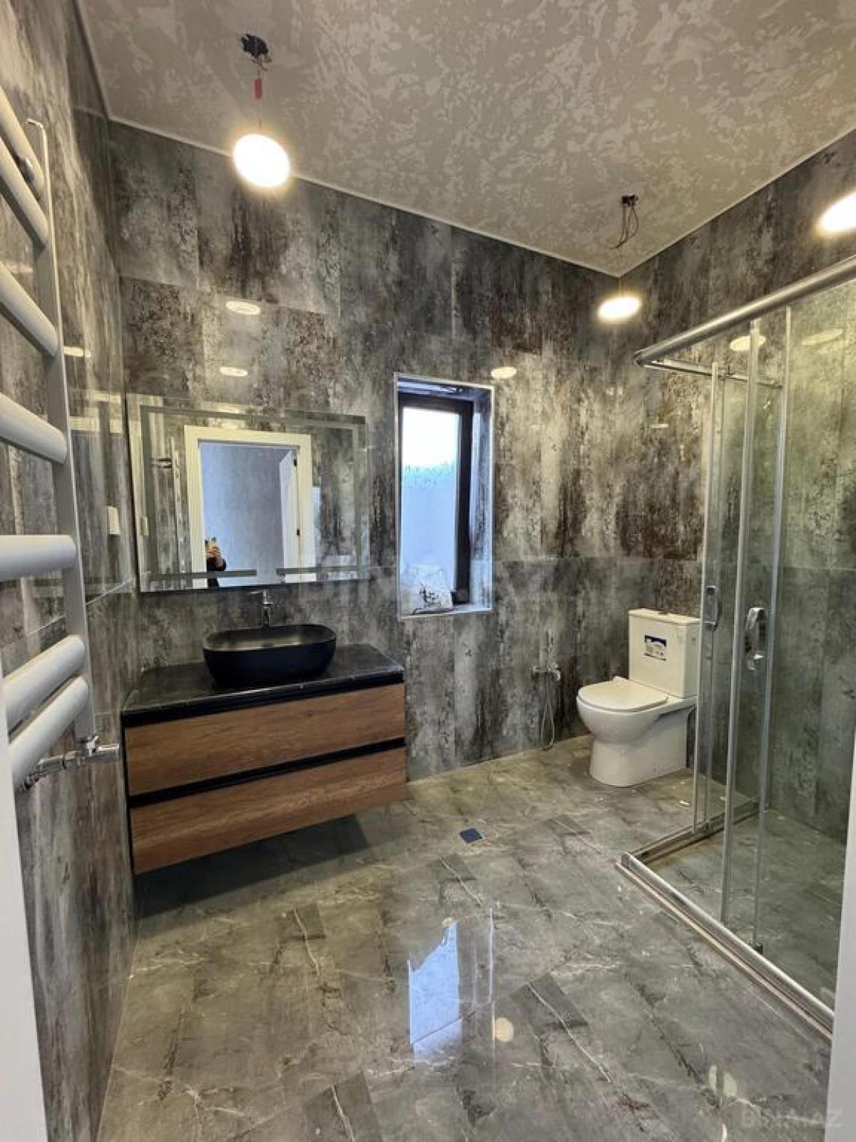 Satılır 5 otaqlı həyət evi 200 m²