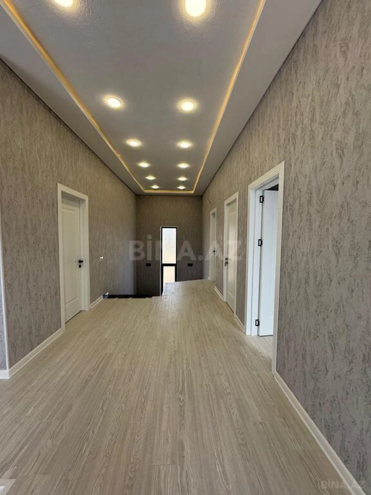 Satılır 5 otaqlı həyət evi 200 m²