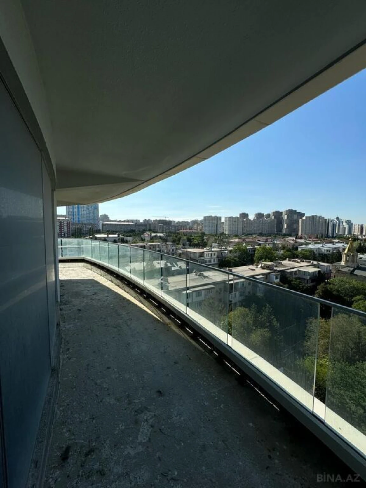 Satılır 4 otaqlı mənzil 239 m²