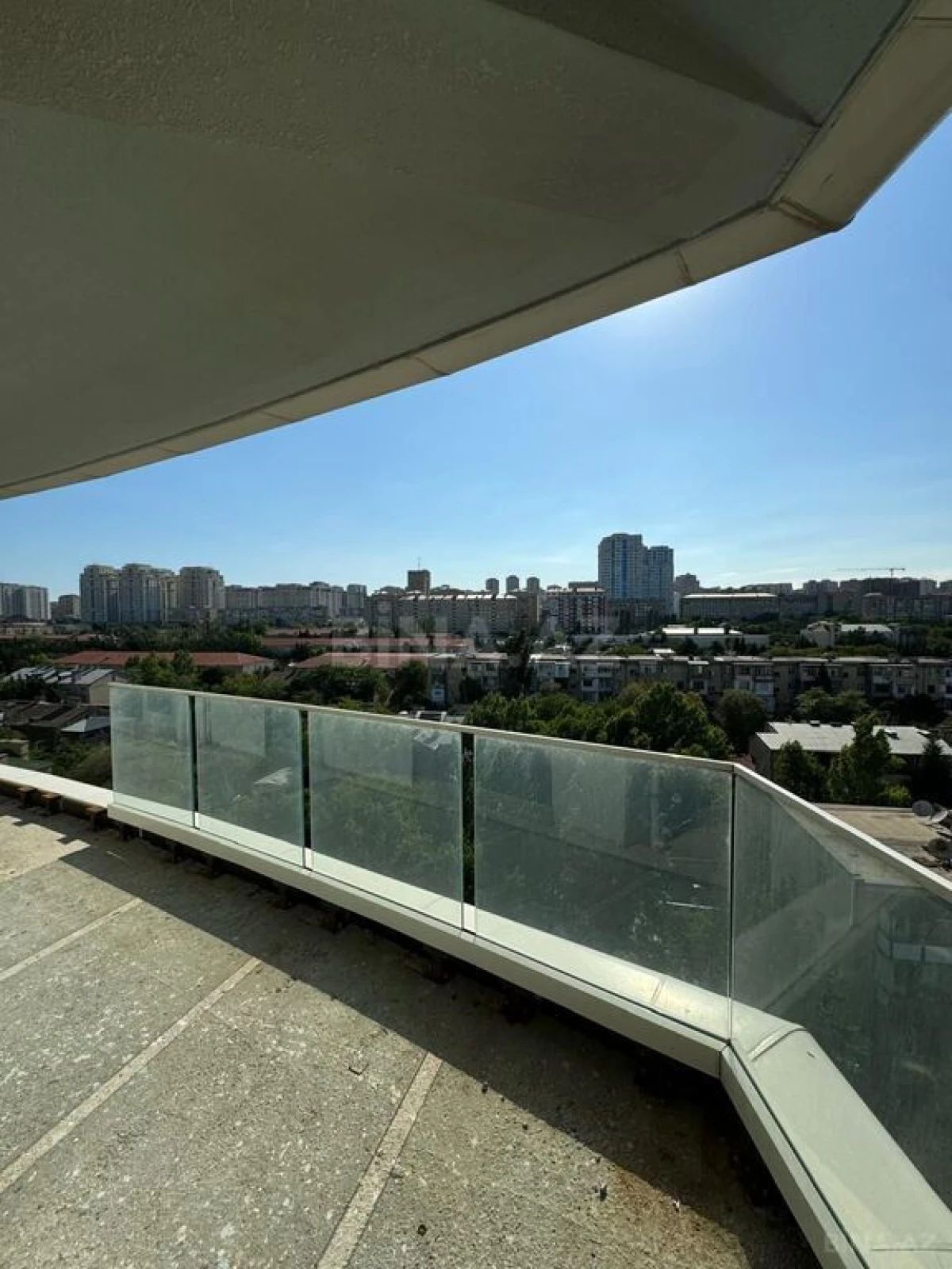 Satılır 4 otaqlı mənzil 239 m²