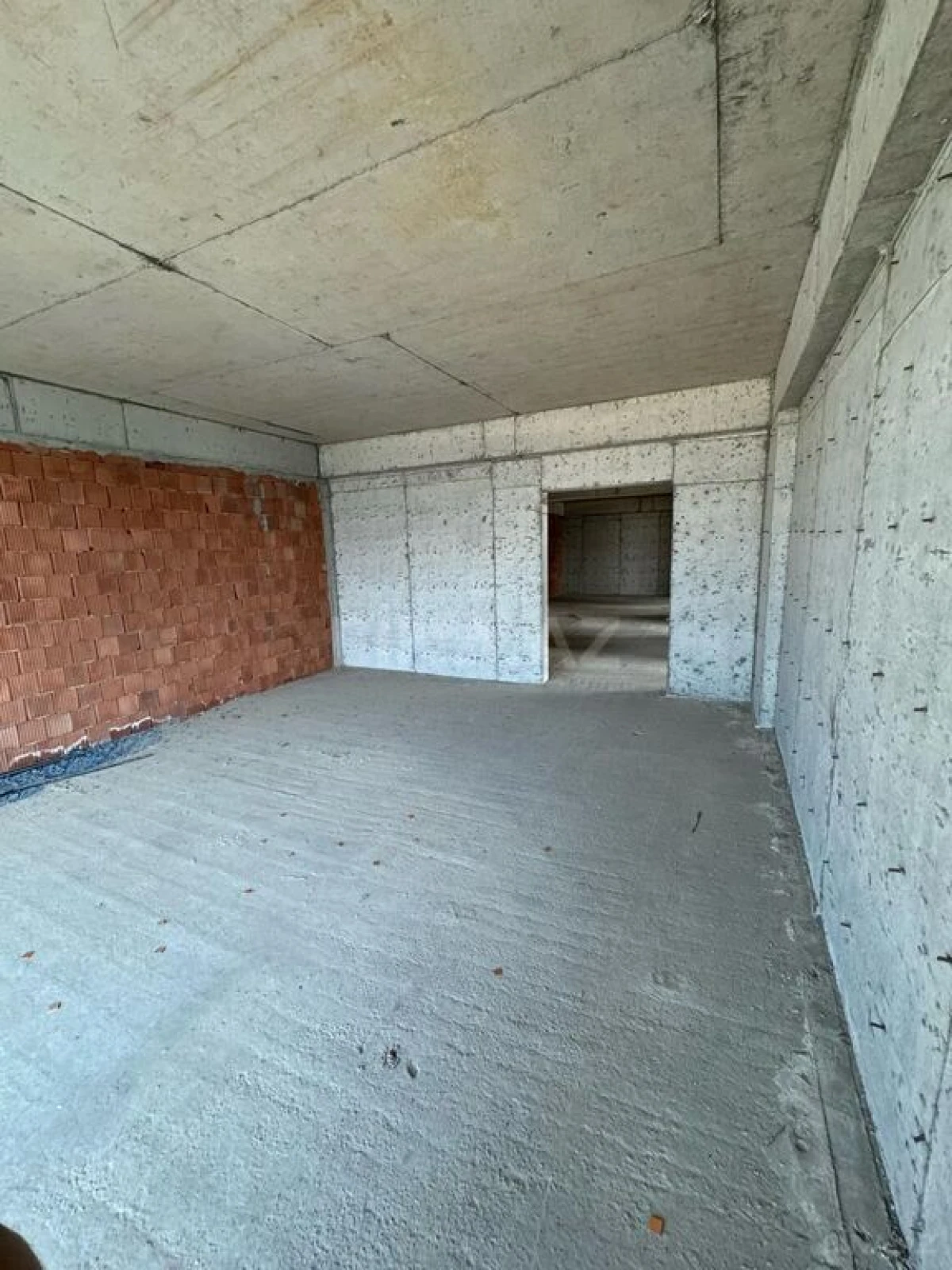 Satılır 4 otaqlı mənzil 239 m²