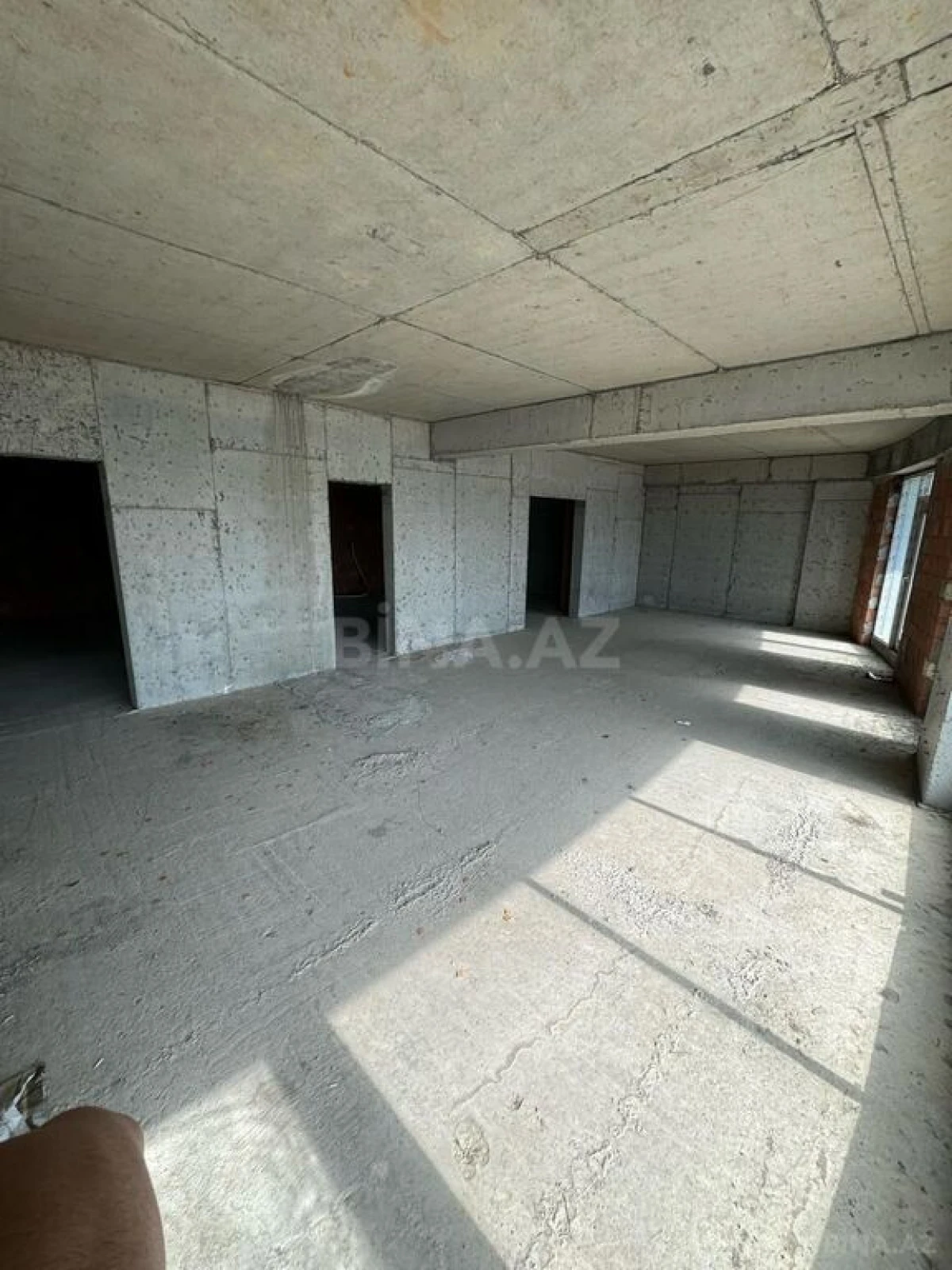 Satılır 4 otaqlı mənzil 239 m²