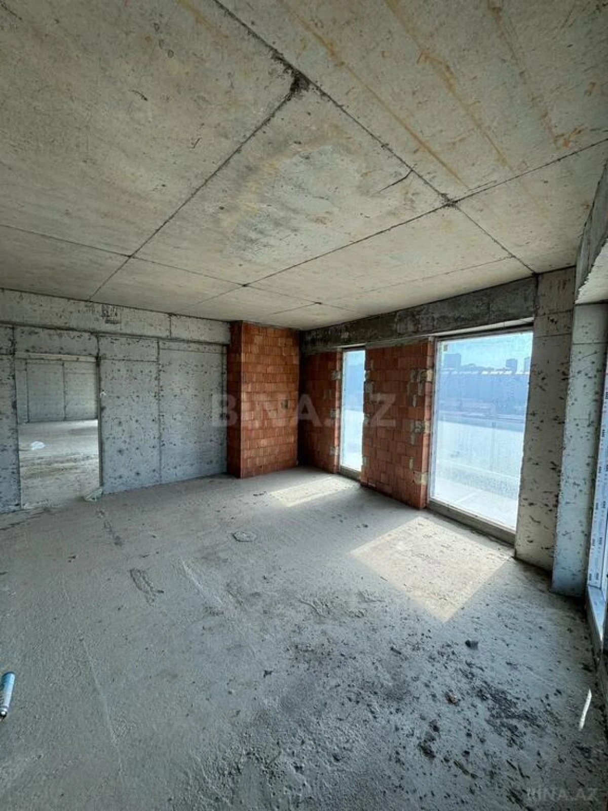 Satılır 4 otaqlı mənzil 239 m²