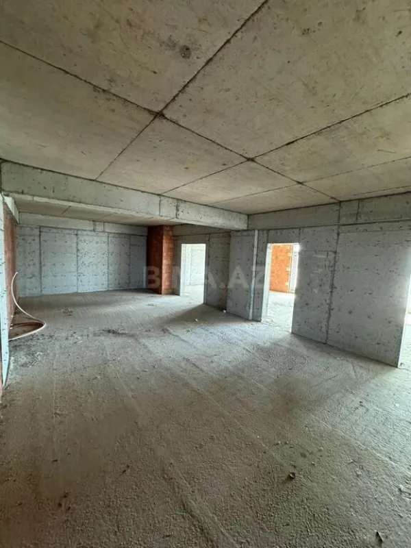 Satılır 4 otaqlı mənzil 239 m²