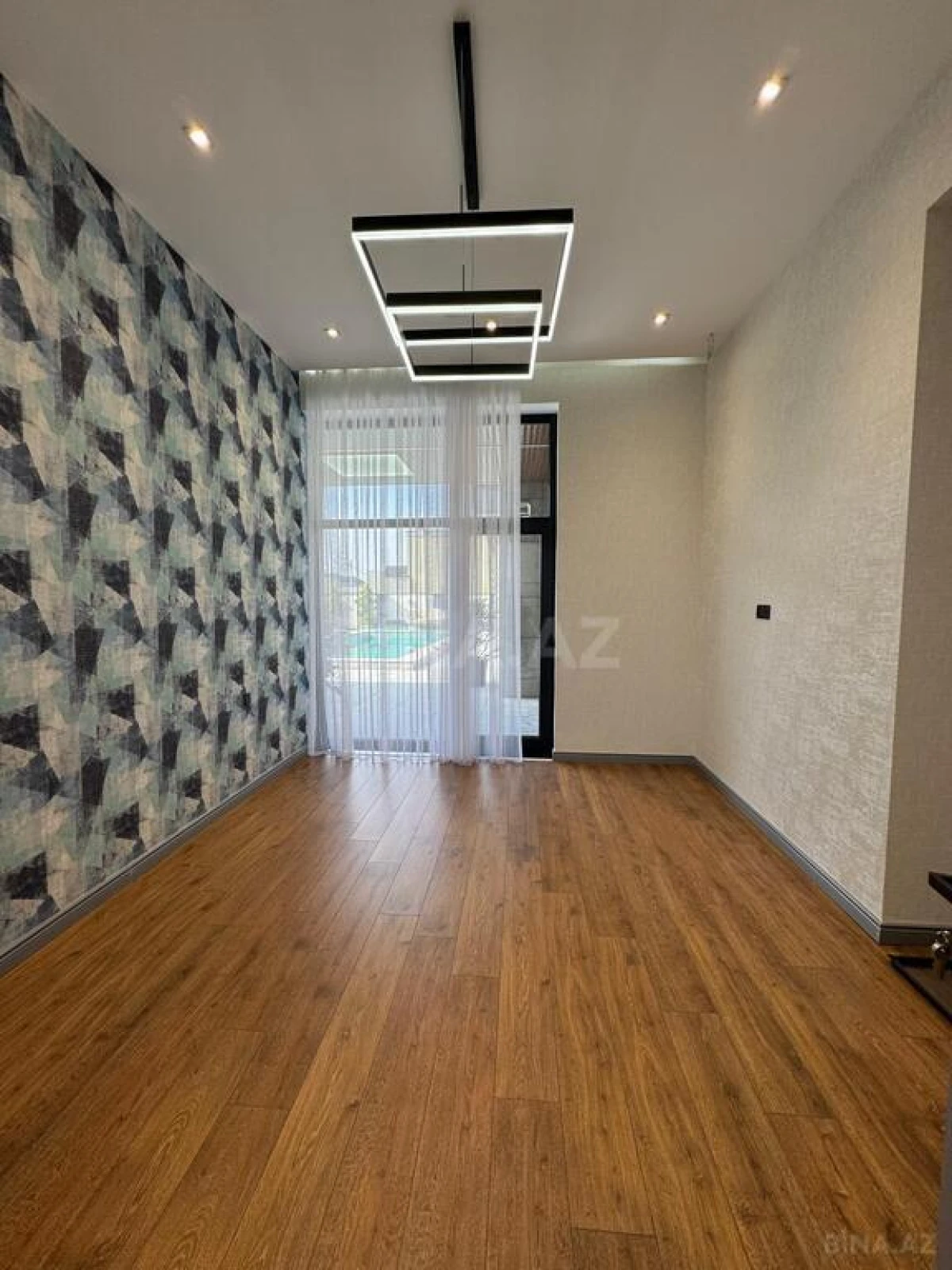 Satılır 5 otaqlı həyət evi 300 m²