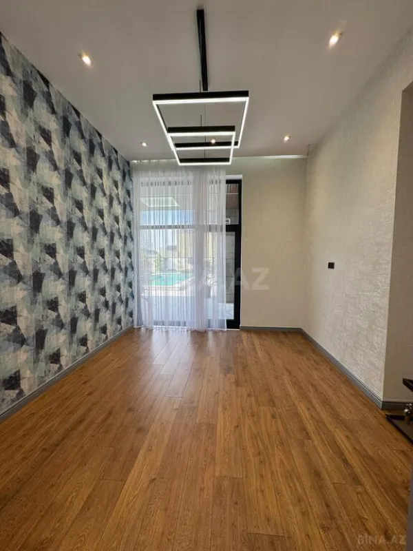 Satılır 5 otaqlı həyət evi 300 m²