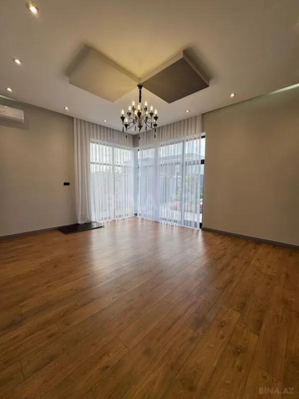 Satılır 5 otaqlı həyət evi 300 m²