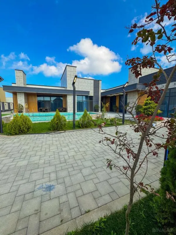 Satılır 5 otaqlı həyət evi 300 m²
