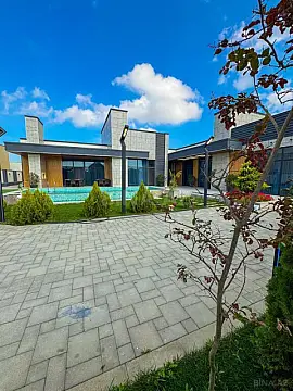 Satılır 5 otaqlı həyət evi 300 m²