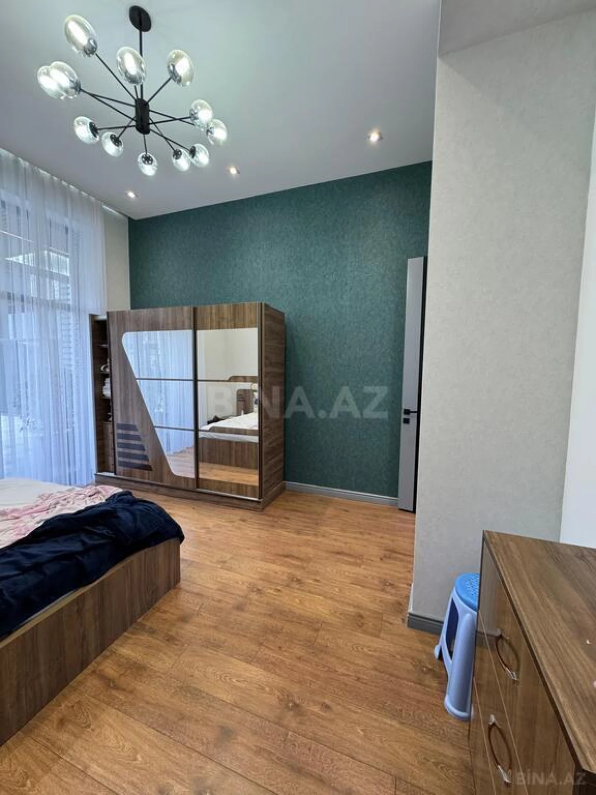 Satılır 5 otaqlı həyət evi 300 m²