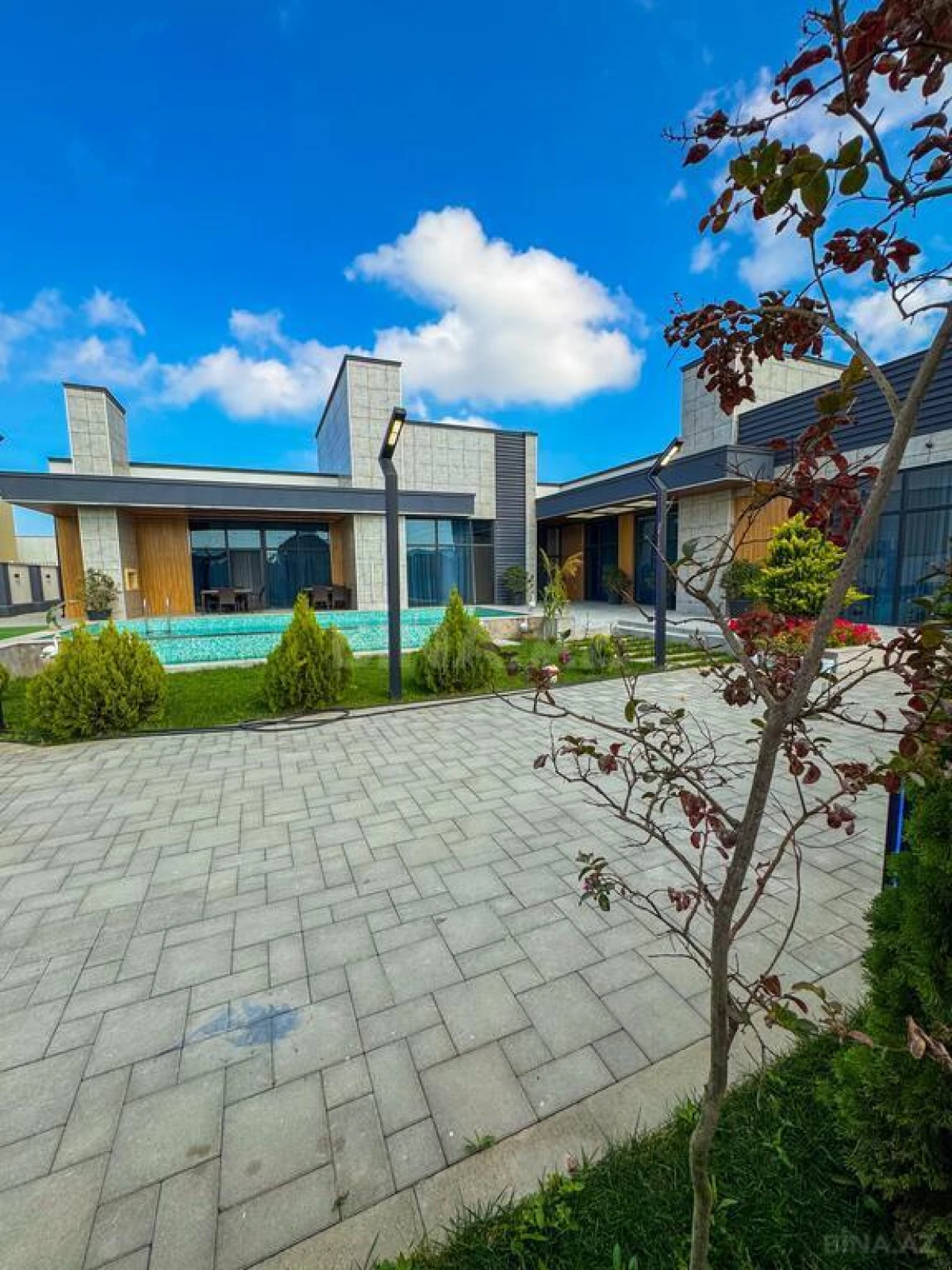 Satılır 5 otaqlı həyət evi 300 m²