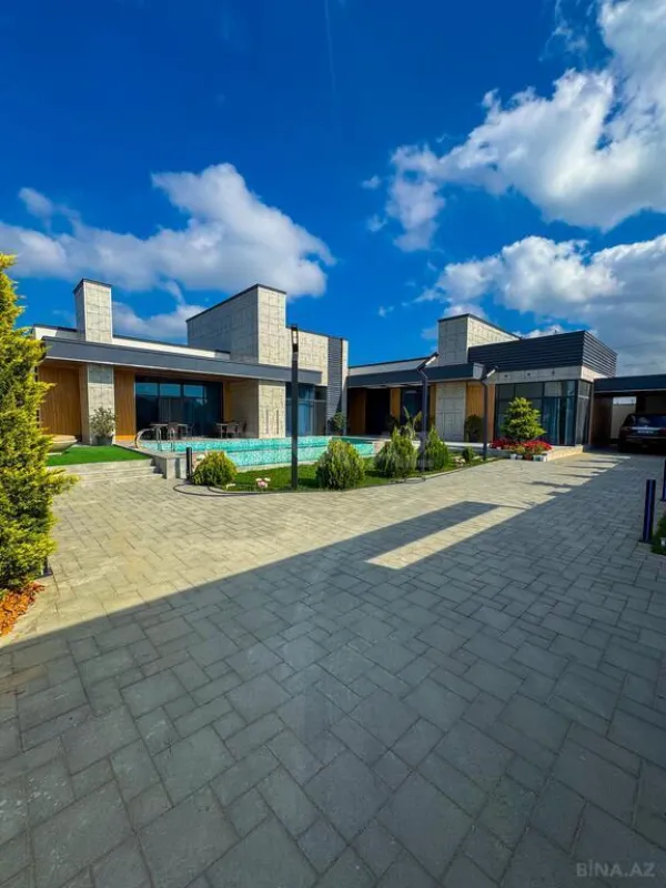 Satılır 5 otaqlı həyət evi 300 m²