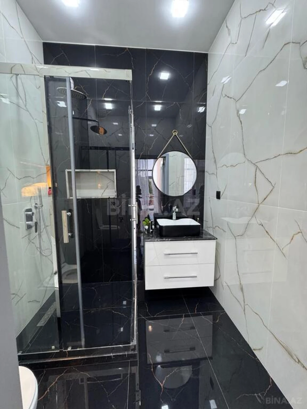 Satılır 5 otaqlı həyət evi 300 m²