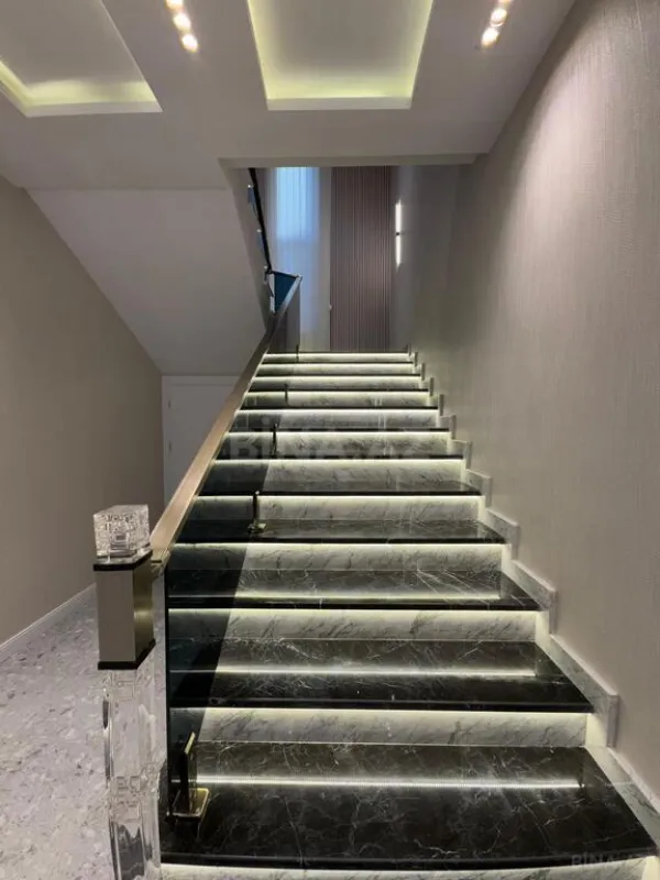 Satılır 6 otaqlı həyət evi 300 m²