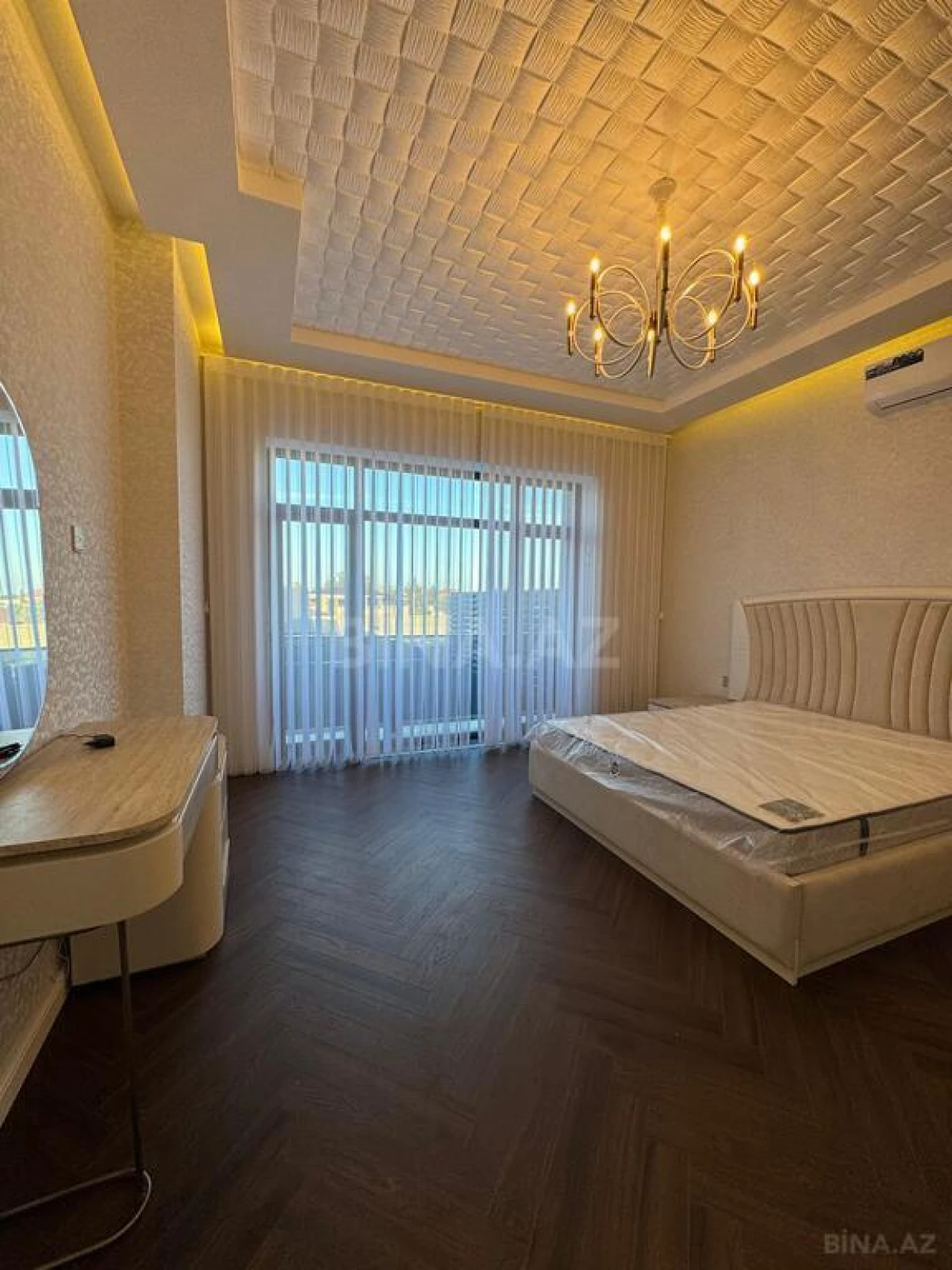 Satılır 6 otaqlı həyət evi 300 m²