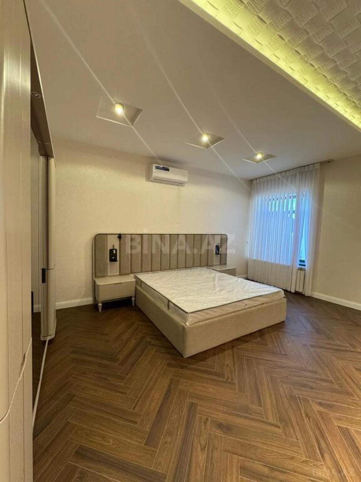 Satılır 6 otaqlı həyət evi 300 m²