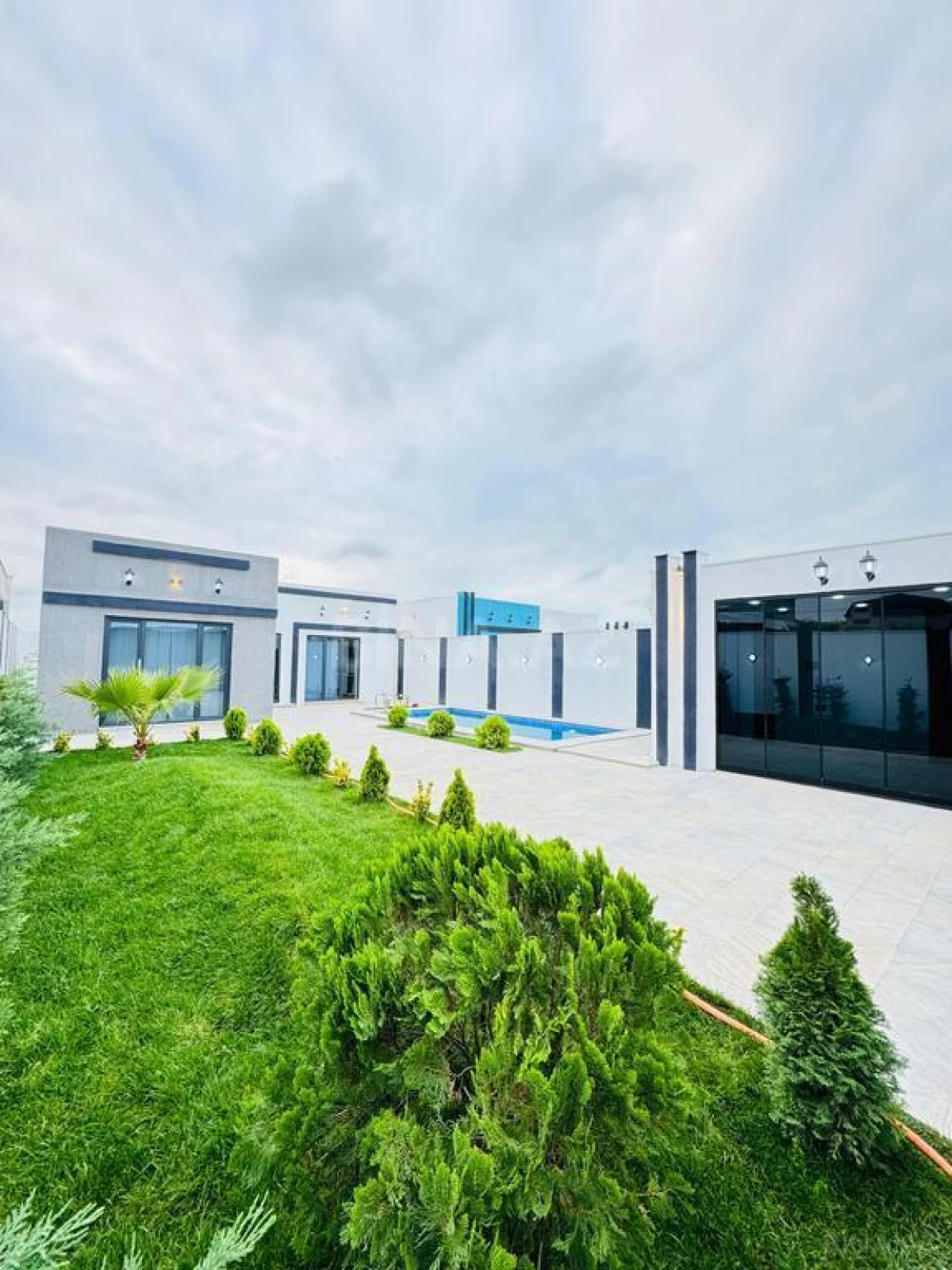 Satılır 4 otaqlı həyət evi 200 m²