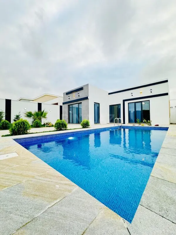 Satılır 4 otaqlı həyət evi 200 m²