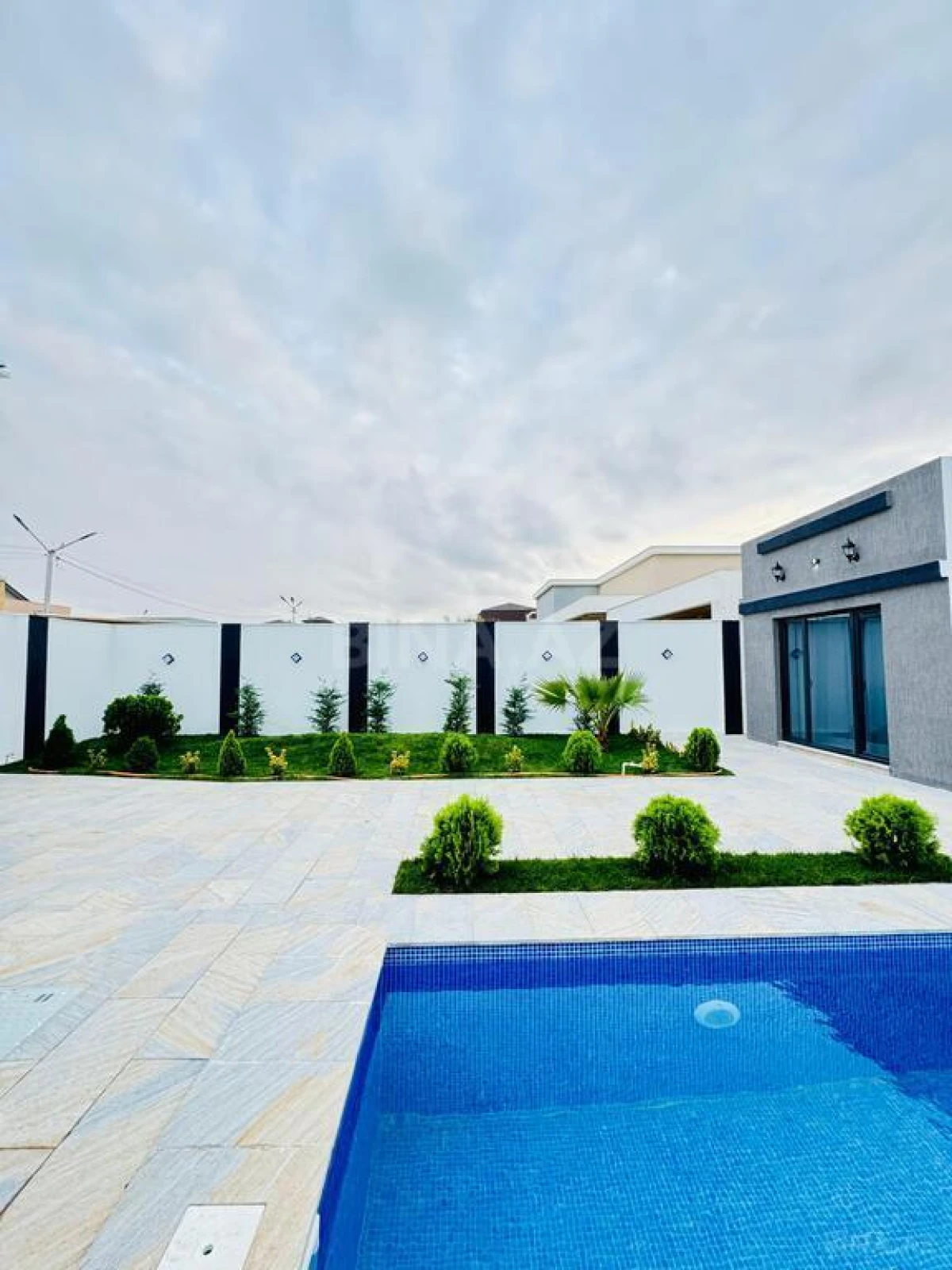 Satılır 4 otaqlı həyət evi 200 m²