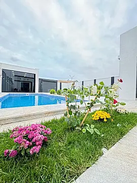 Satılır 4 otaqlı həyət evi 200 m²