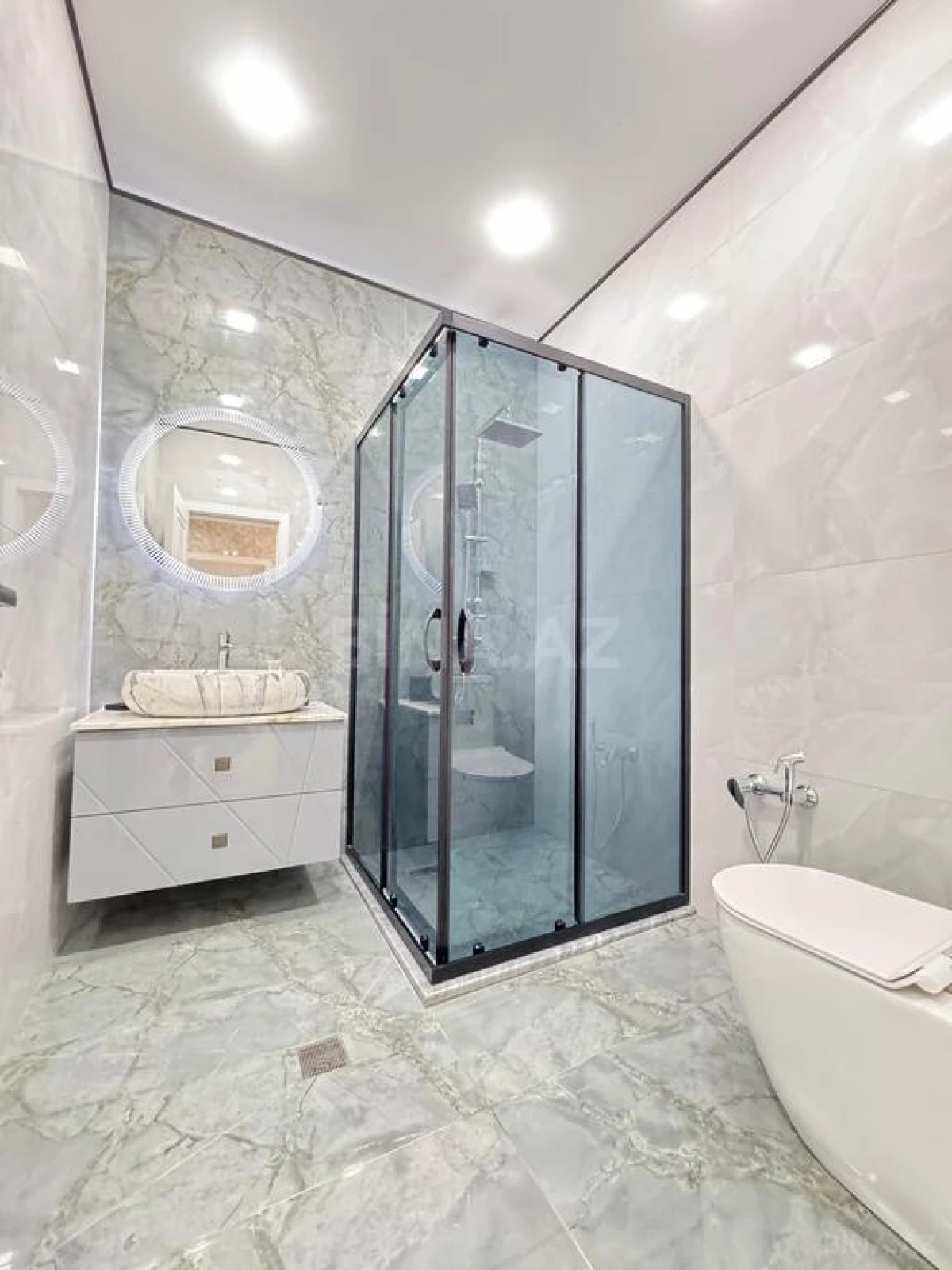 Satılır 4 otaqlı həyət evi 200 m²