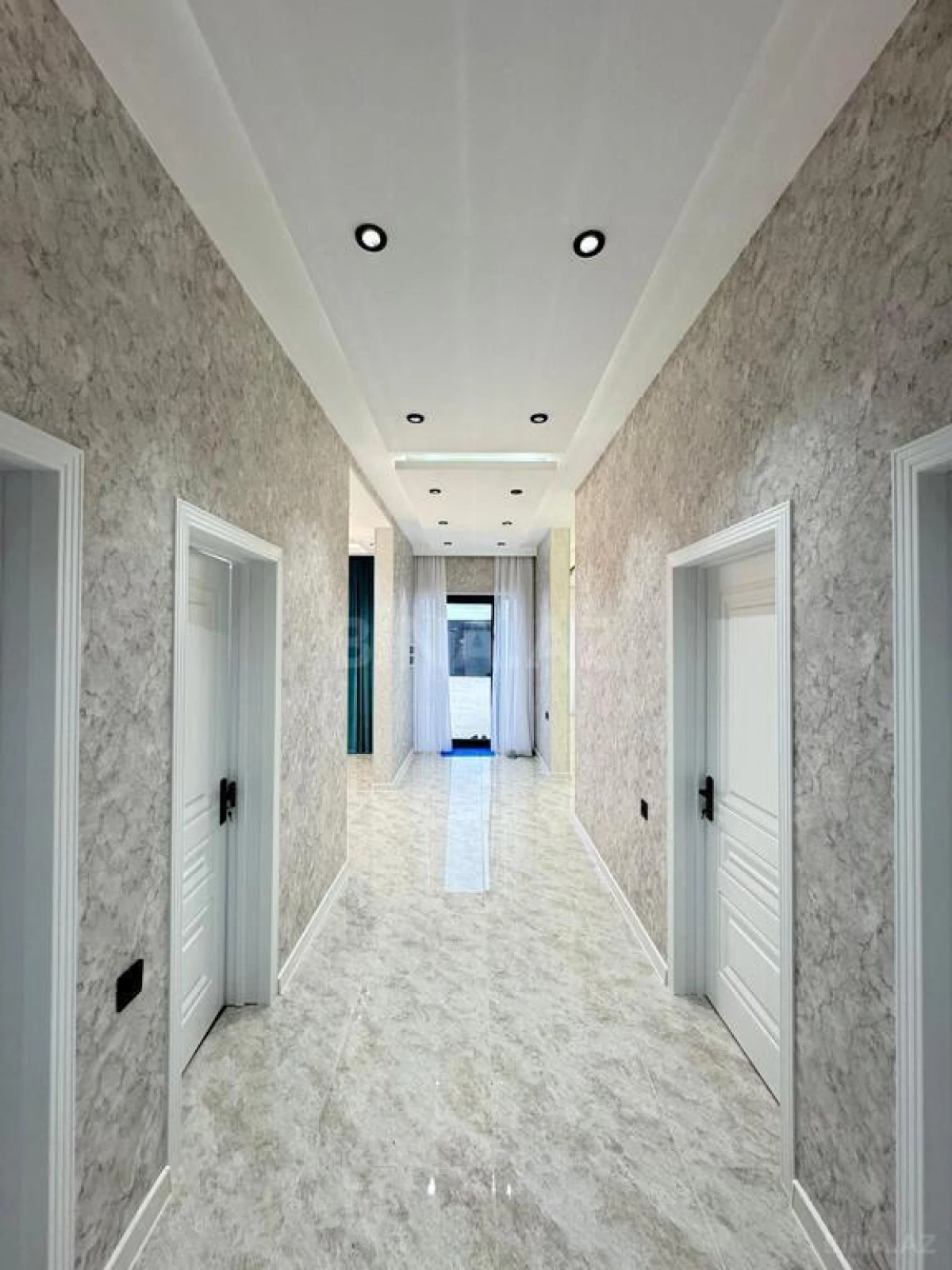 Satılır 4 otaqlı həyət evi 200 m²