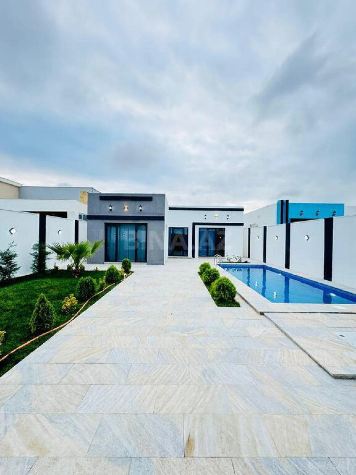 Satılır 4 otaqlı həyət evi 200 m²