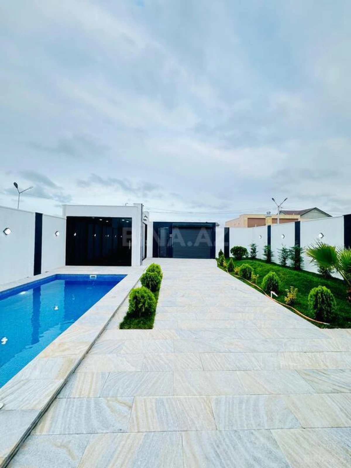 Satılır 4 otaqlı həyət evi 200 m²