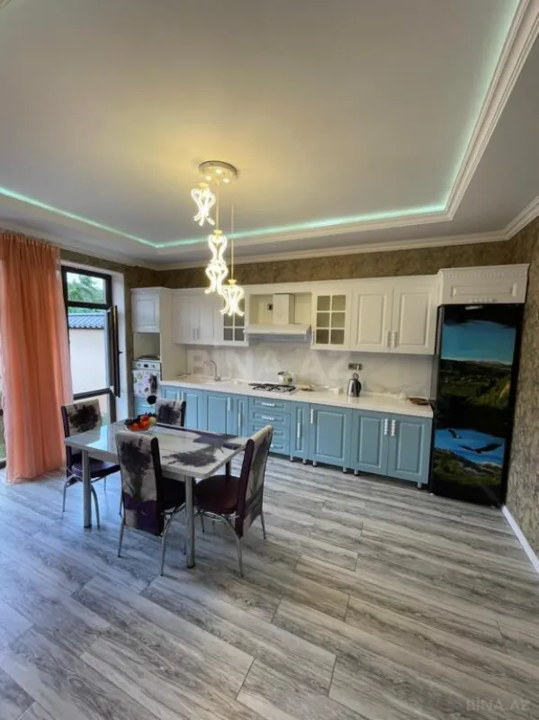 Kirayə verilir 6 otaqlı həyət evi 280 m²