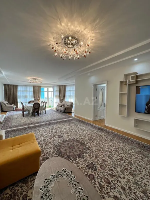 Satılır 3 otaqlı mənzil 220 m²