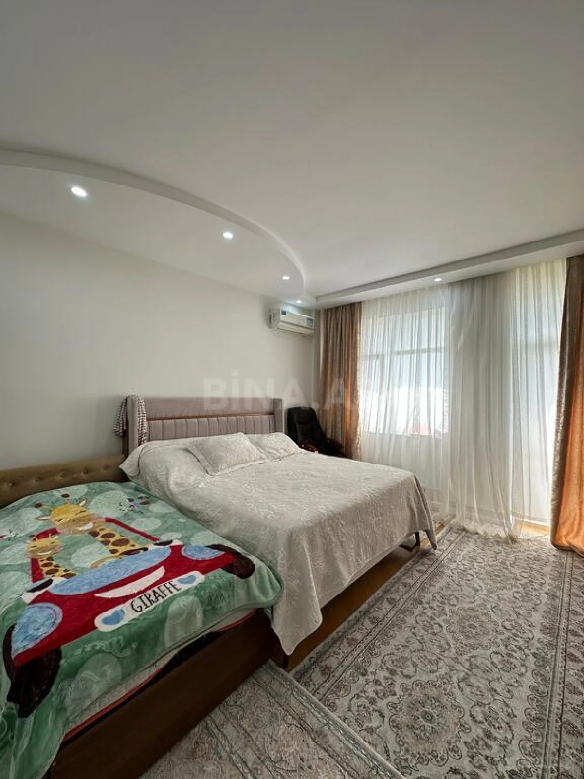 Satılır 3 otaqlı mənzil 220 m²