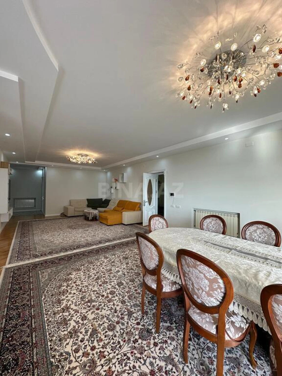 Satılır 3 otaqlı mənzil 220 m²
