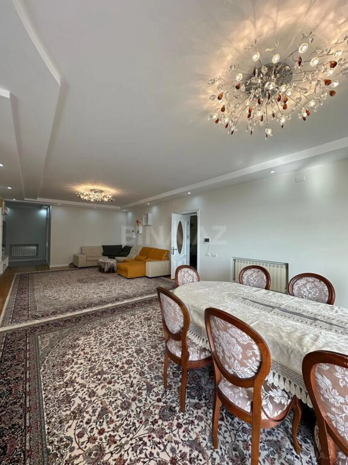 Satılır 3 otaqlı mənzil 220 m²