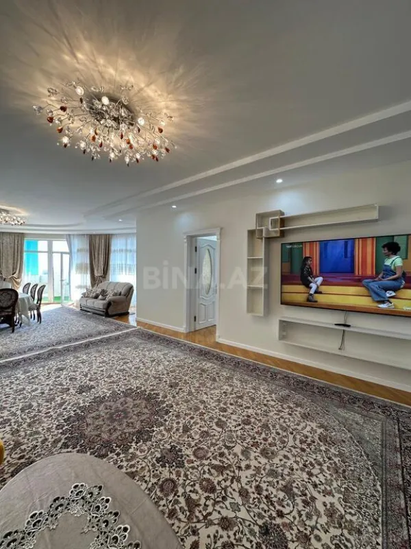 Satılır 3 otaqlı mənzil 220 m²