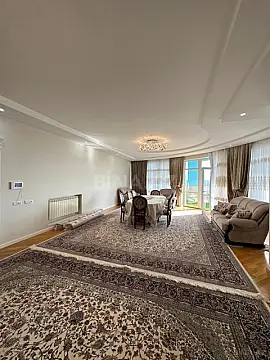 Satılır 3 otaqlı mənzil 220 m²