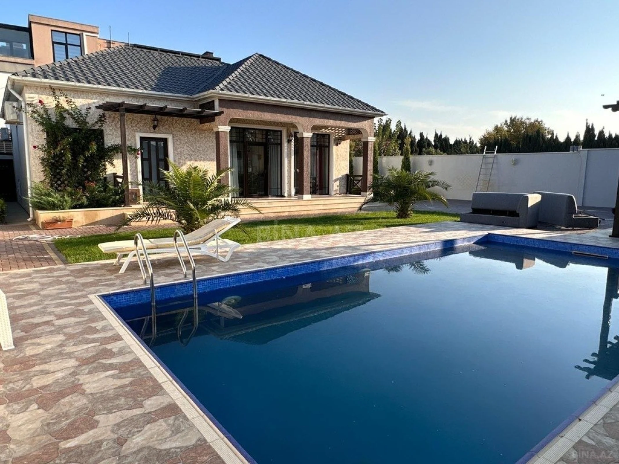 Kirayə verilir 4 otaqlı həyət evi 200 m²