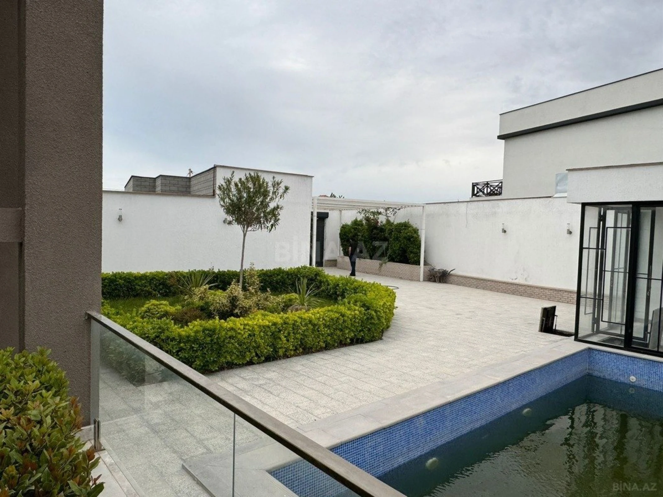 Kirayə verilir 5 otaqlı həyət evi 280 m²