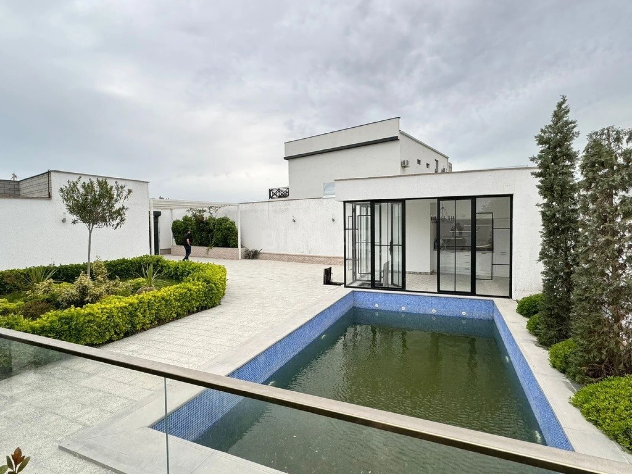 Kirayə verilir 5 otaqlı həyət evi 280 m²