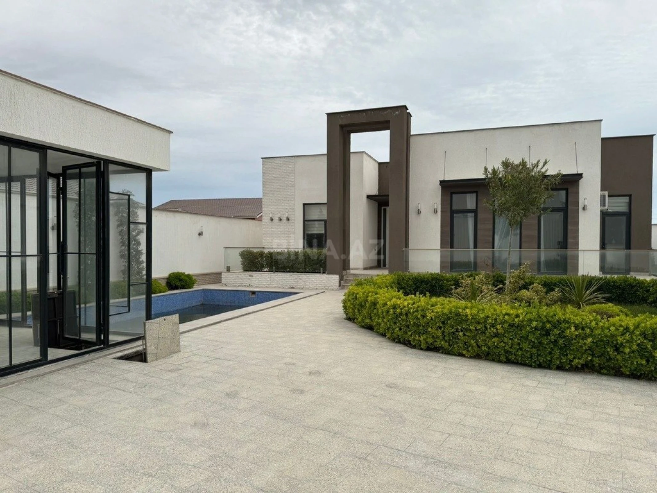 Kirayə verilir 5 otaqlı həyət evi 280 m²