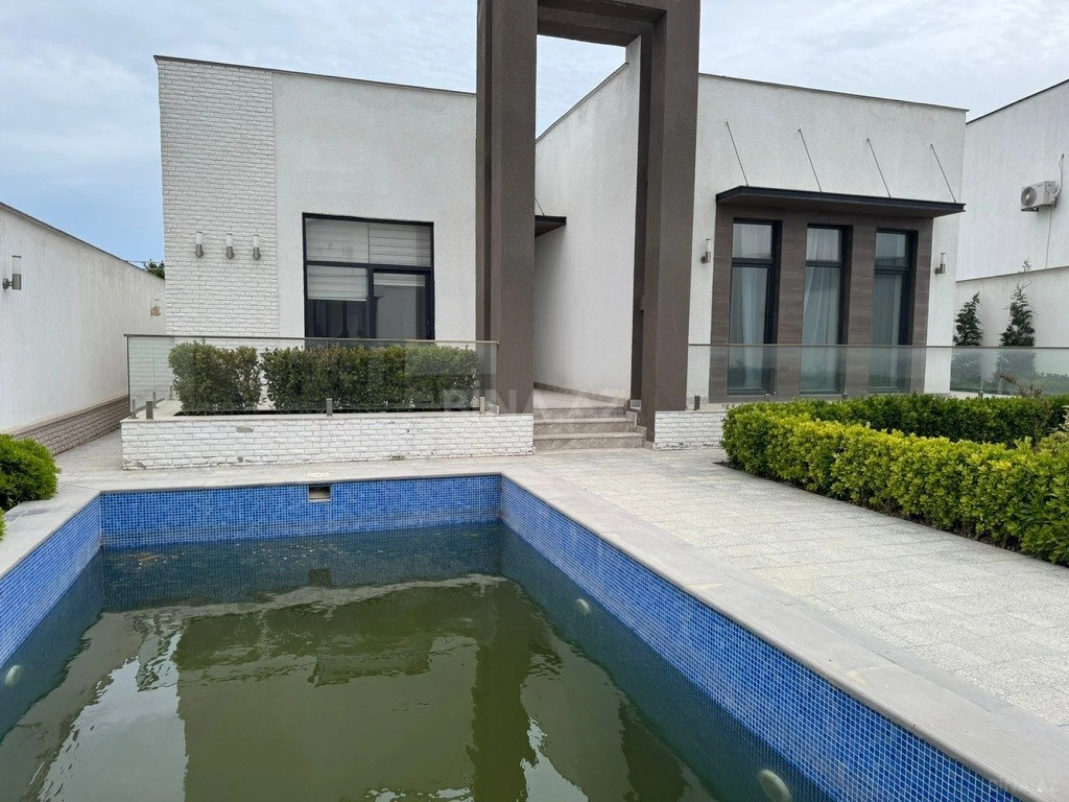Kirayə verilir 5 otaqlı həyət evi 280 m²